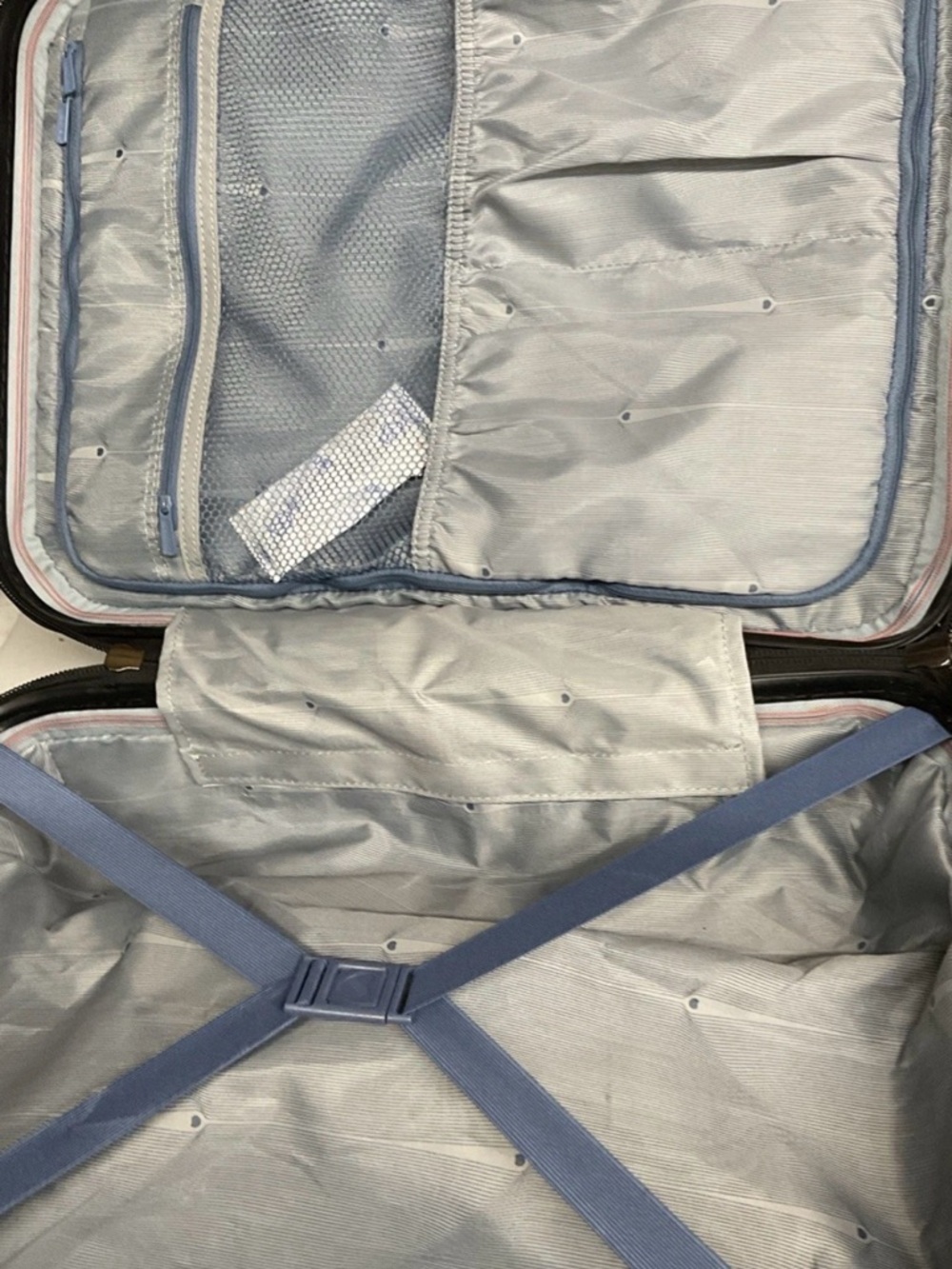 DELSEY  20’ spinner small carryon NWT graphite suitcase luggage🔥🔥